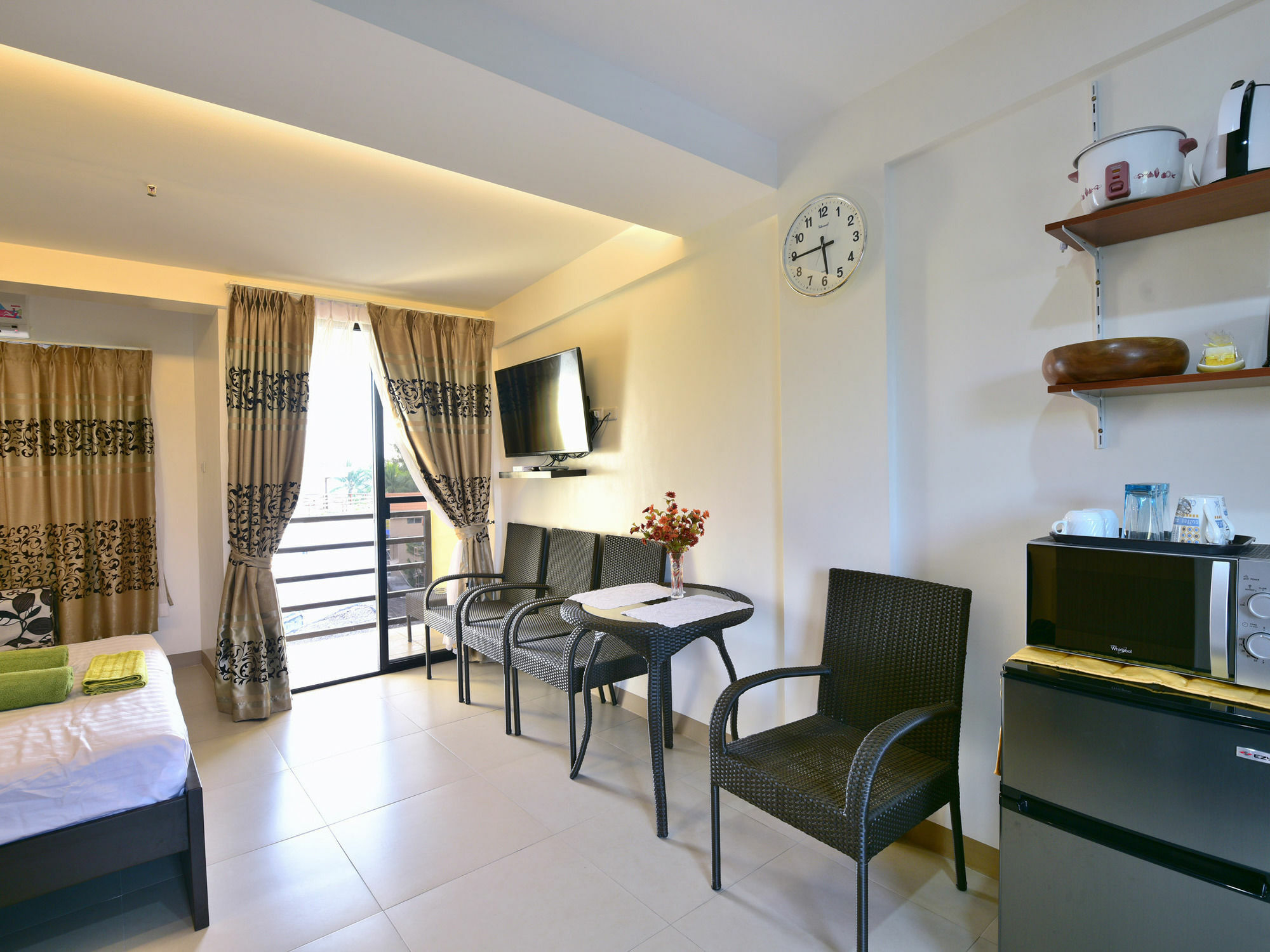 Anahaw Apartments Whitebeach Manoc-Manoc Екстер'єр фото